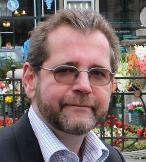 '.get_the_author_meta('display_name').'